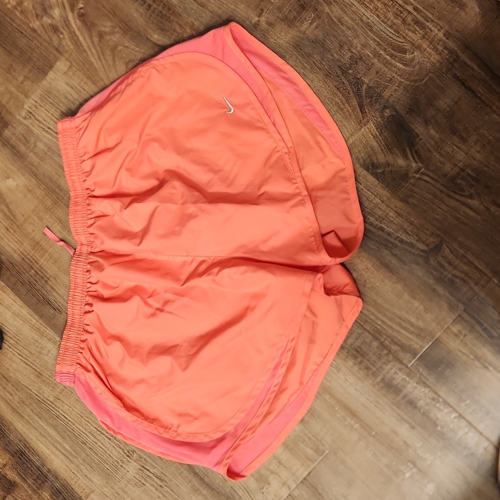 Nike Tempo shorts coral